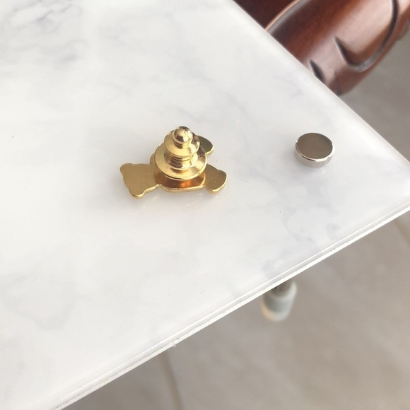 Vintage Bear Pin - Picture 2 of 3